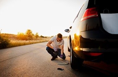 Aracınız Yolda Kaldığında Ne Yapmalısınız? Adım Adım Oto Kurtarma Rehberi